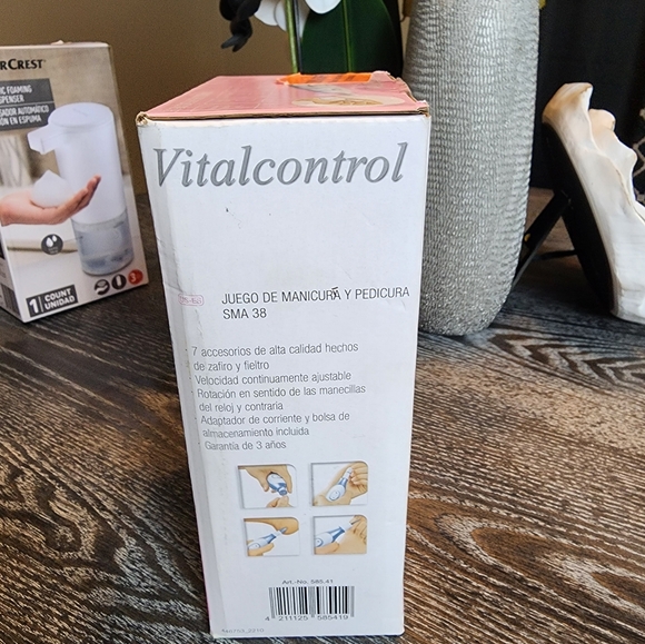 Deluxe Manicure/Pedicure Set - Picture 3 of 7